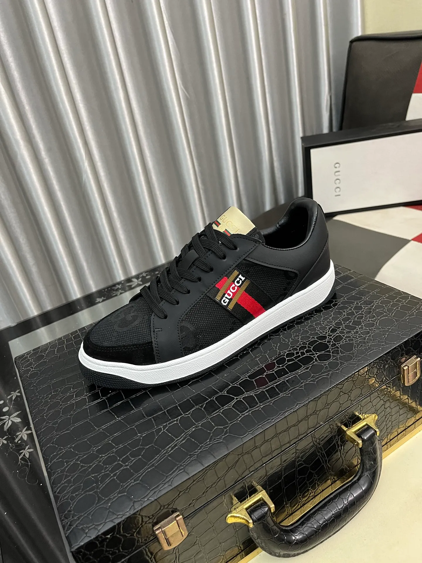 Men's Men's Shoes 💰400⌚️⌚️【GUCCI】Gucci men's latest white shoe series casual shoes! The official website is built 1:1. Upper: Made of imported cowhide, with electric embroidery ➕Inner lining: Made of high-quality first-layer pigskin, soft and comfortable. Picky material selection and exquisite workmanship give you the best enjoyment. Size: 38-444️⃣Colors available